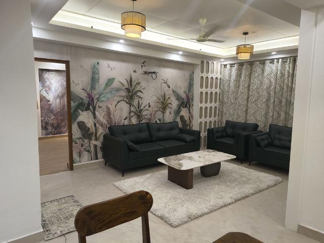 Resale | 3.5 BHK + Store Room 1700 Sq.Ft. Apartment in Gardenia Gateway