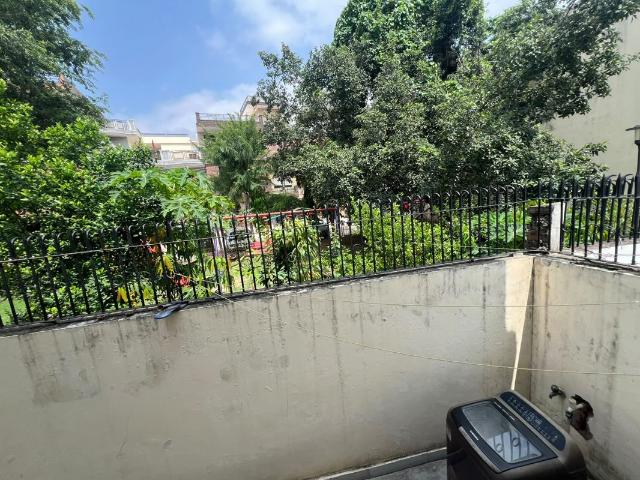 Resale | 3.5 BHK + Store Room 215 Sq.Yd. Independent House in Sector 21