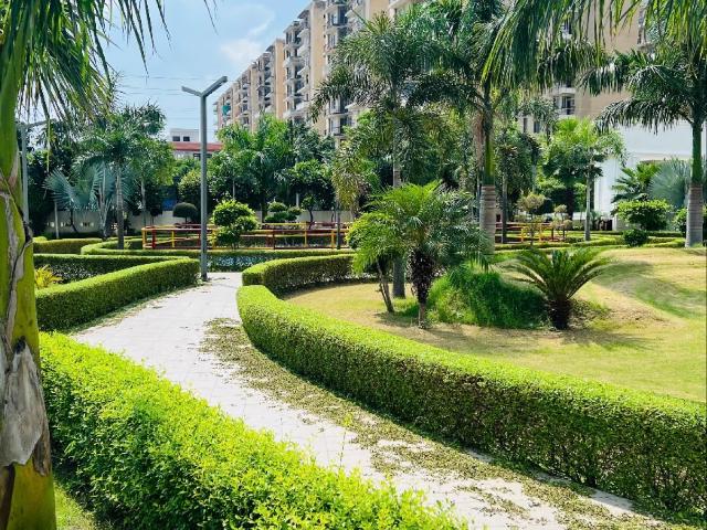 Resale | 3.5 BHK + Study Room,Extra Room 1905 Sq.Ft. Apartment in Ratan Galaxy