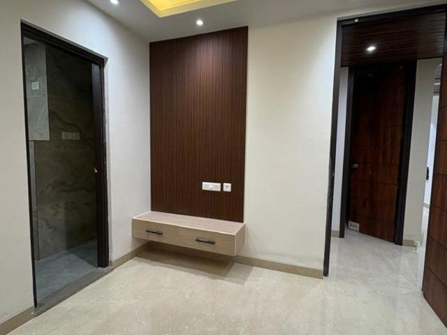 Resale | 3.5 BHK + Study Room,Store Room 1917 Sq.Ft. Apartment in Ratan Khand