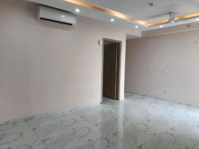 Resale | 3.5 BHK + Study Room,Store Room 2060 Sq.Ft. Apartment in M3M Skywalk