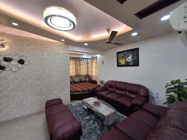 Resale | 3.5 BHK + Study Room 1400 Sq.Ft. Apartment in Mayur Vihar