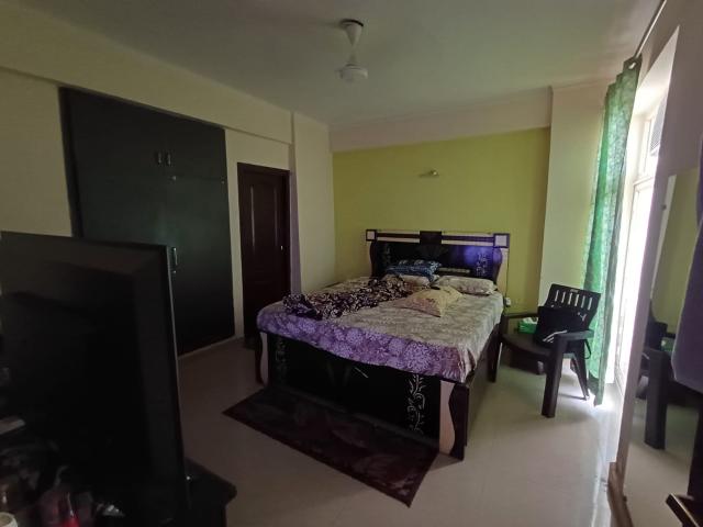 Resale | 3.5 BHK + Study Room 1475 Sq.Ft. Apartment in Amrapali Zodiac
