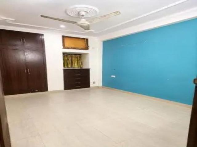 Resale | 3.5 BHK + Study Room 1600 Sq.Ft. Apartment in Patparganj