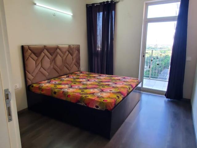 Resale | 3.5 BHK + Study Room 1970 Sq.Ft. Apartment in Emaar The Palm Drive Palm Studios