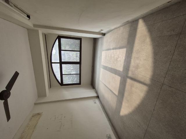 Resale | 3.5 BHK + Study Room 1350 Sq.Ft. Apartment in Mayur Vihar