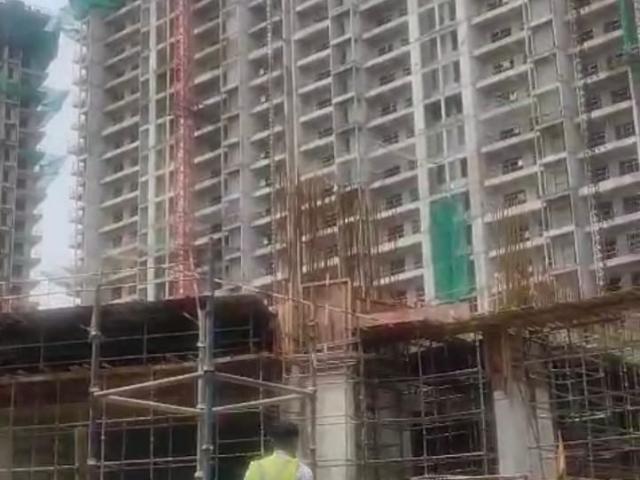 Resale | 3.5 BHK + Study Room 2500 Sq.Ft. Apartment in Godrej Jardinia