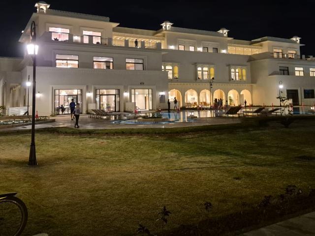 Resale | 3.5 BHK + Study Room 2200 Sq.Ft. Apartment in Sobha Royal Pavilion Phase 8