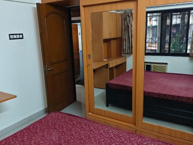 Resale | 3 BHK 1040 Sq.Ft. Apartment in Khar West