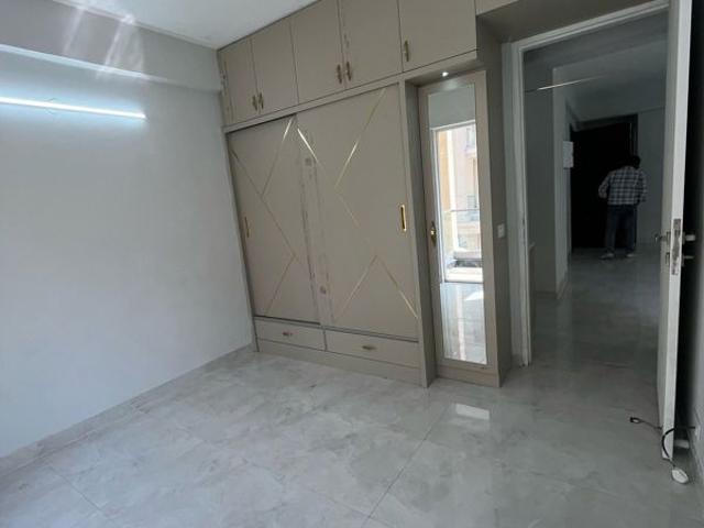 Resale | 3 BHK 1050 Sq.Ft. Apartment in Choice QUE 914