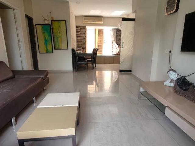 Resale | 3 BHK 1050 Sq.Ft. Apartment in Malad West