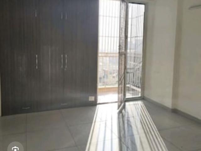 Resale | 3 BHK 1050 Sq.Ft. Apartment in Wave City
