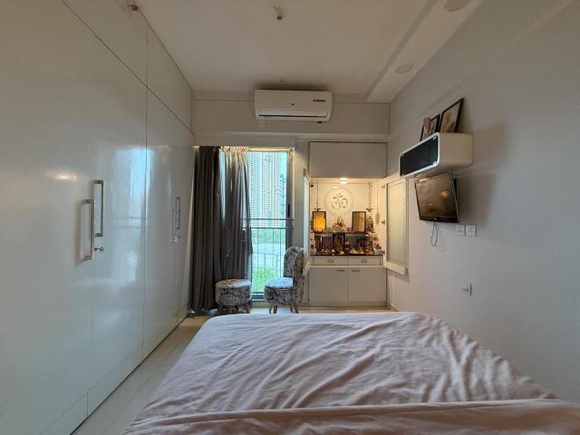 Resale | 3 BHK 1070 Sq.Ft. Apartment in Kalpataru The Sunrise