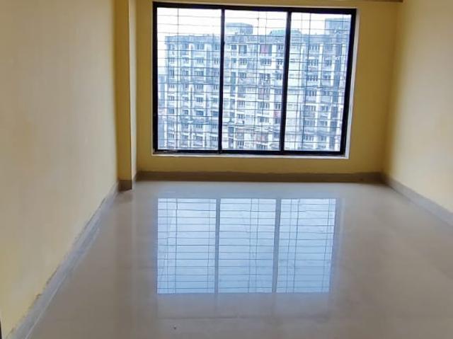 Resale | 3 BHK 1082 Sq.Ft. Apartment in Summit Apartment