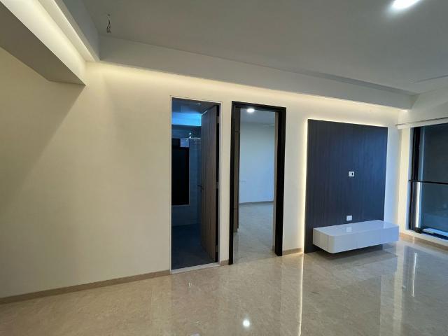Resale | 3 BHK 1084 Sq.Ft. Apartment in Godrej Central