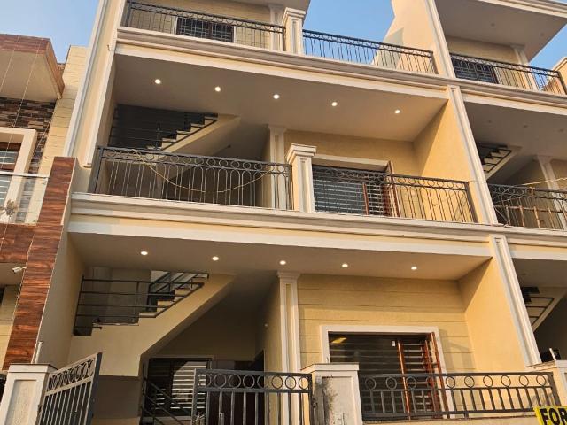 Resale | 3 BHK 108 Sq.Yd. Independent House in Beautiful Villa Design