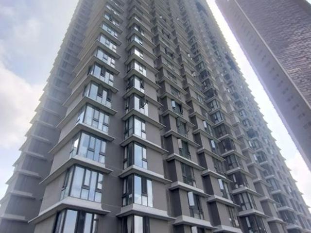 Resale | 3 BHK + 1092 Sq.Ft. Apartment in Lodha The Park Side