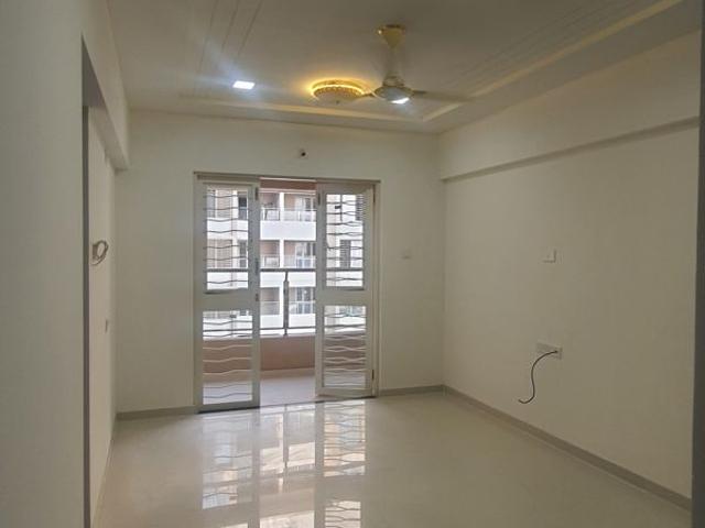Resale | 3 BHK + 1094 Sq.Ft. Apartment in Garve 33 Central Avenue