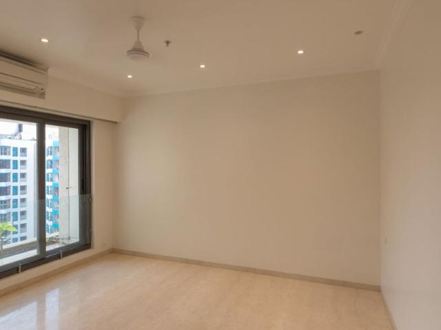 Resale | 3 BHK 1095 Sq.Ft. Apartment in Malad West