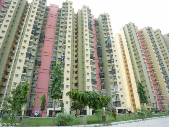 Resale | 3 BHK 1000 Sq.Ft. Apartment in LDA Kabir Nagar