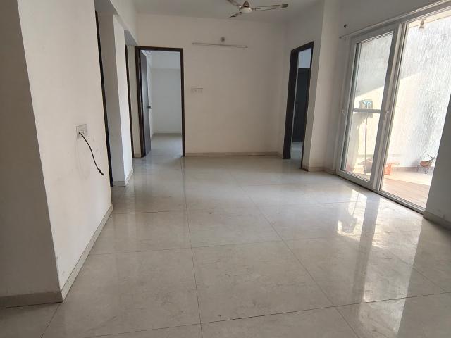 Resale | 3 BHK 1000 Sq.Ft. Apartment in Majestique Towers