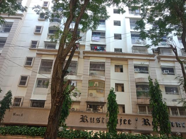 Resale | 3 BHK 1000 Sq.Ft. Apartment in Rustomjee Regency