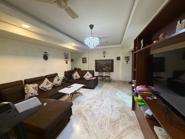 Resale | 3 BHK 1020 Sq.Ft. Apartment in Ellora Shopping Centre