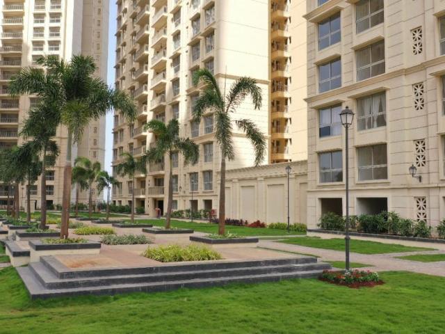 Resale | 3 BHK 1026 Sq.Ft. Apartment in Hiranandani Fortune City