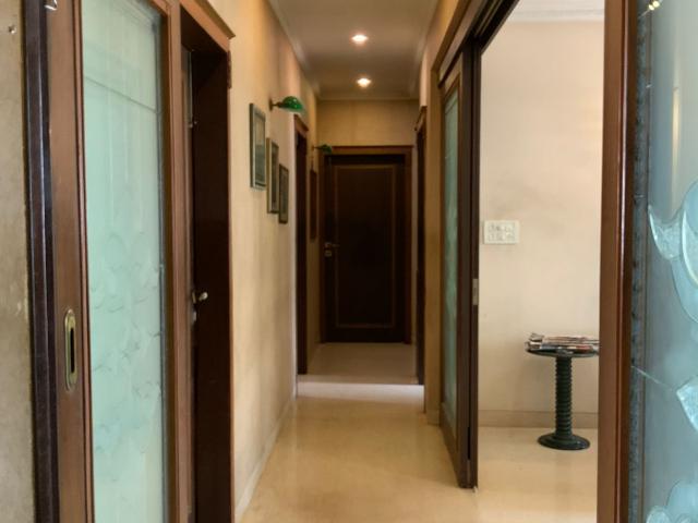 Resale | 3 BHK 1150 Sq.Ft. Apartment in Khar West