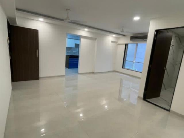 Resale | 3 BHK 1100 Sq.Ft. Apartment in Bandra West