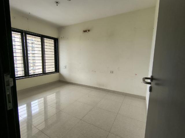 Resale | 3 BHK 1100 Sq.Ft. Apartment in Magarpatta Nanded City Sargam