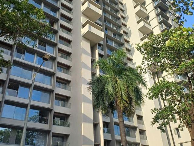 Resale | 3 BHK 1100 Sq.Ft. Apartment in Shree Park Altezza