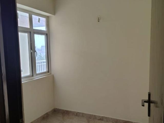 Resale | 3 BHK 1100 Sq.Ft. Apartment in Wave City
