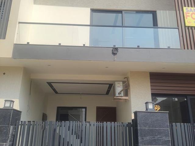 Resale | 3 BHK + 111 Sq.Yd. Villa in Kharar Road