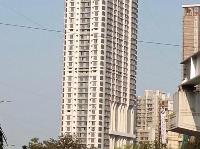 Resale | 3 BHK 1139 Sq.Ft. Apartment in Rustomjee Summit
