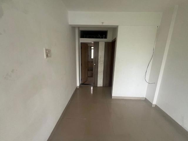 Resale | 3 BHK 1250 Sq.Ft. Apartment in Corner Stone Malad East