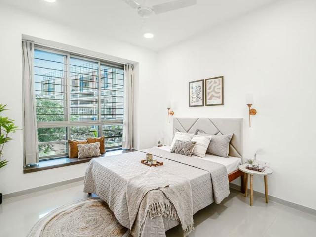 Resale | 3 BHK + 1250 Sq.Ft. Apartment in Anmol Tower