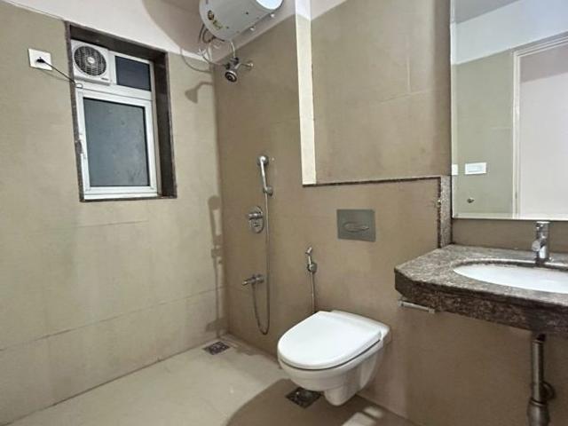 Resale | 3 BHK 1250 Sq.Ft. Apartment in Gundecha Sunflower