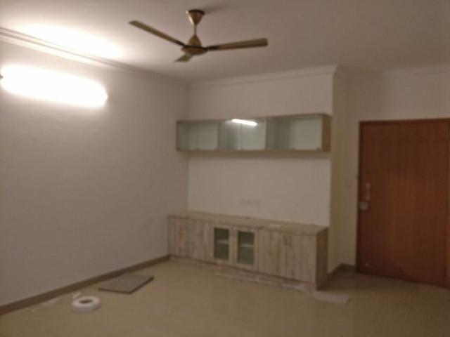 Resale | 3 BHK 1250 Sq.Ft. Apartment in Mantri Webcity