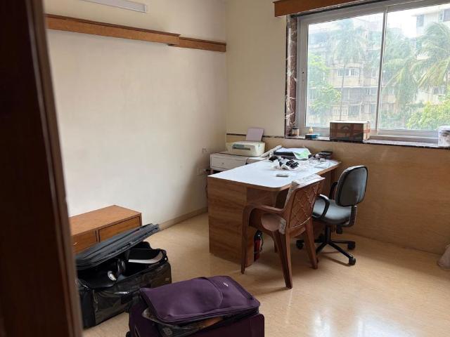 Resale | 3 BHK + 1250 Sq.Ft. Apartment in Marine Drive