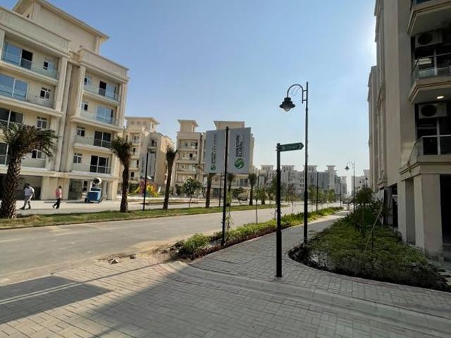 Resale | 3 BHK 1250 Sq.Ft. Apartment in Signature Global City
