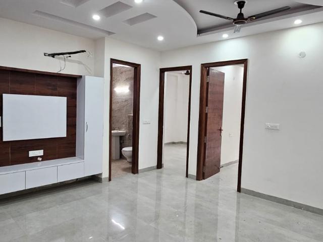 Resale | 3 BHK + 125 Sq.Yd. Apartment in RPS Palm Drive