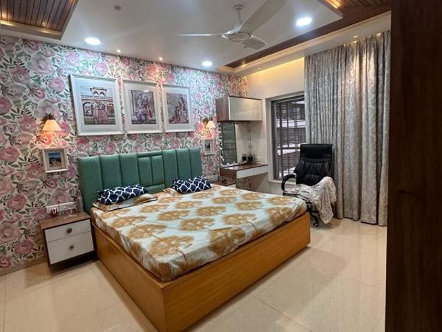 Resale | 3 BHK + 1260 Sq.Ft. Apartment in Kalpataru Hills Phase II
