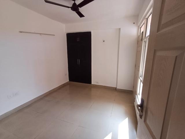 Resale | 3 BHK 1275 Sq.Ft. Apartment in Ashiana Palm Court
