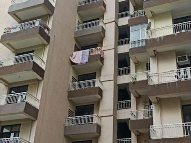 Resale | 3 BHK 1290 Sq.Ft. Apartment in SVP Gulmohur Garden