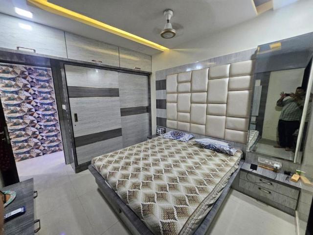 Resale | 3 BHK 1295 Sq.Ft. Apartment in Oberoi Gardens Kandivali