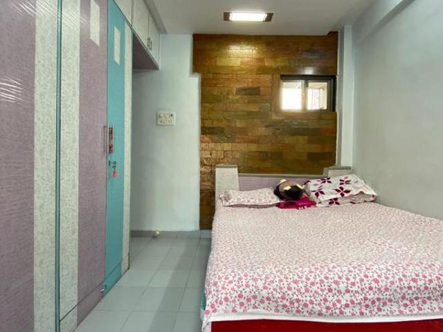 Resale | 3 BHK 1295 Sq.Ft. Apartment in Oberoi Realty Gardens