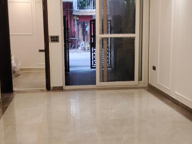 Resale | 3 BHK 1200 Sq.Ft. Apartment in Janakpuri
