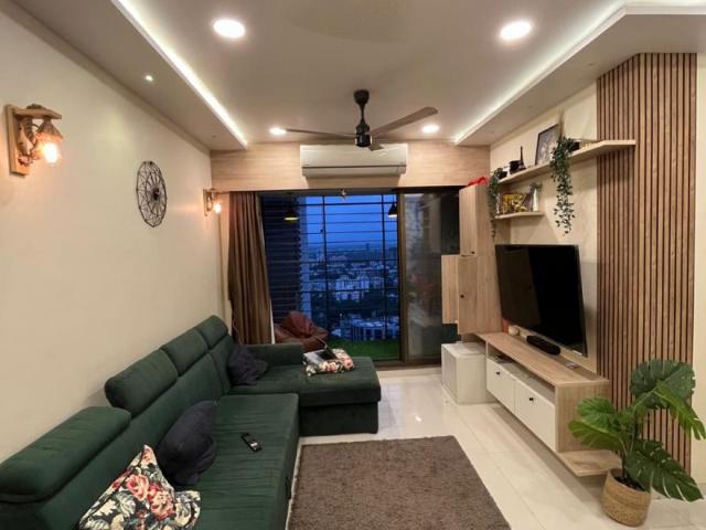 Resale | 3 BHK 1200 Sq.Ft. Apartment in Kandivali West