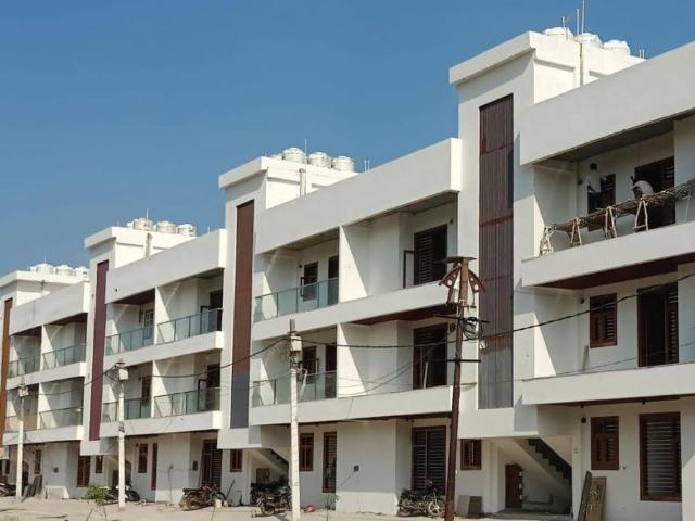 Resale | 3 BHK 1200 Sq.Ft. Apartment in SARE Ebony Greens